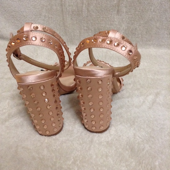 Steve Madden Blush Sandals Rose Gold Studs - Picture 5 of 8